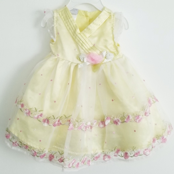 Baby Grand Signature Yellow Embroidered Flower Dress Size 6-9 Months - Picture 2 of 9